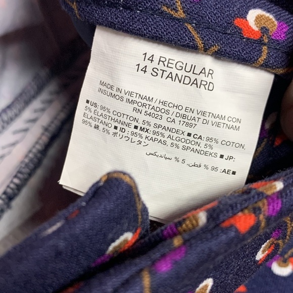 Old Navy Mid Rise Pixie Pants - Picture 6 of 9